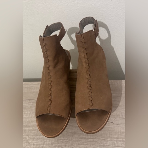 Eileen Fisher Pagoda Earth Tumbled Nubuck Block Heel Sandal Open Toe Size 7.5 - Picture 4 of 8